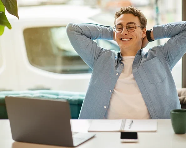 Persona libre de deudas gracias a la Ley de la Segunda Oportunidad